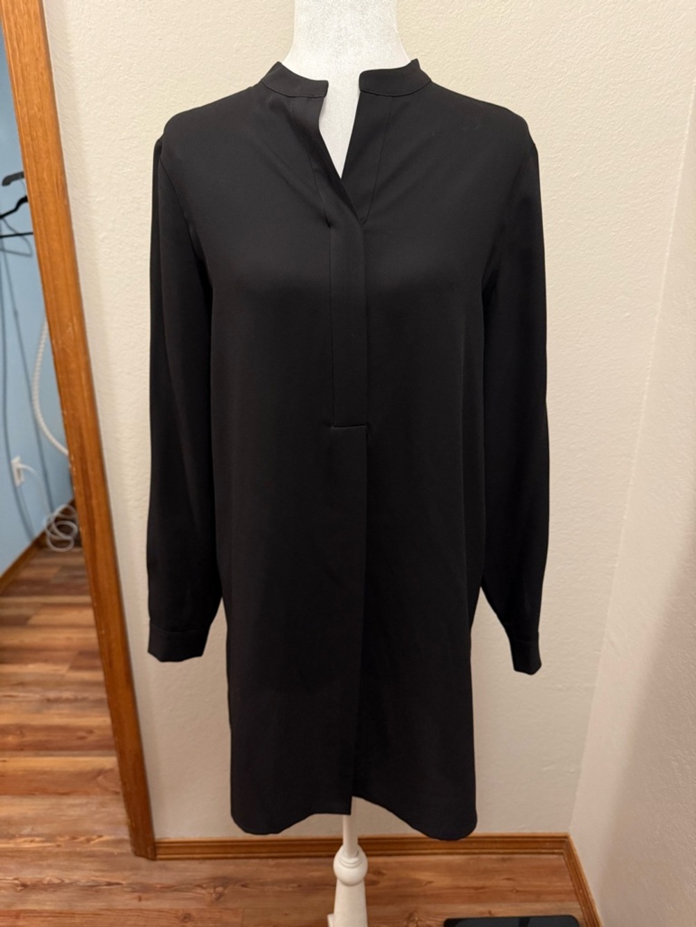 Anne Klein Black Long-Sleeve Shift Dress - Classic Minimalist Style